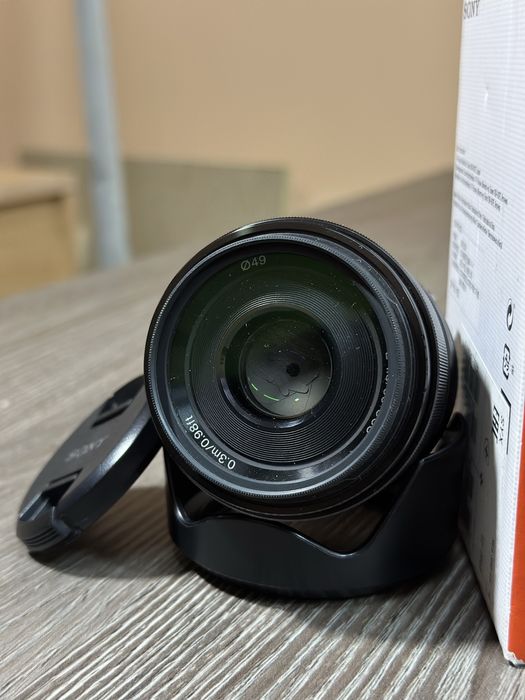 Объектив: Sony E 35mm f/1.8 OSS