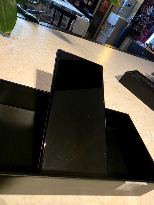 Продавам Телефон