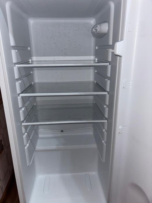 Продам небольшой холодильник AVA.