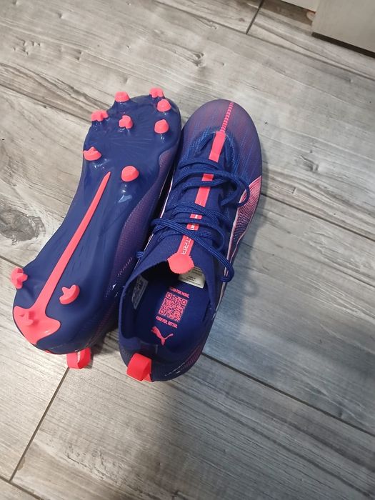 Adidași Puma cu crampoane