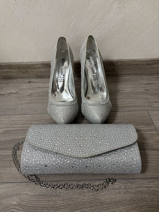 Комплект обувки с чанта