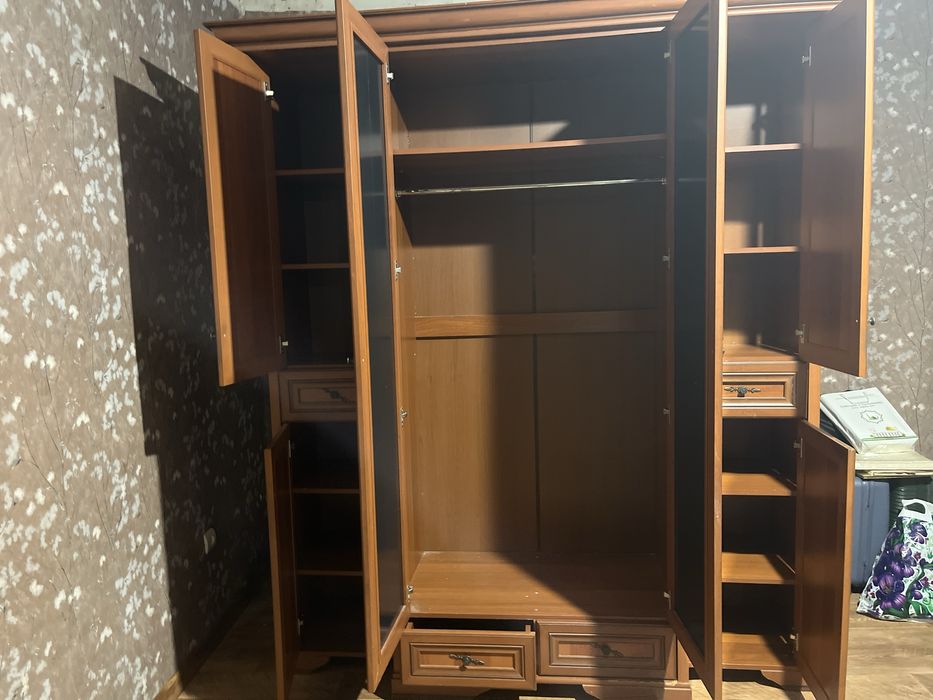 Шифонер коричневый с тумбой