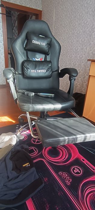 Кресло игровое с массажором