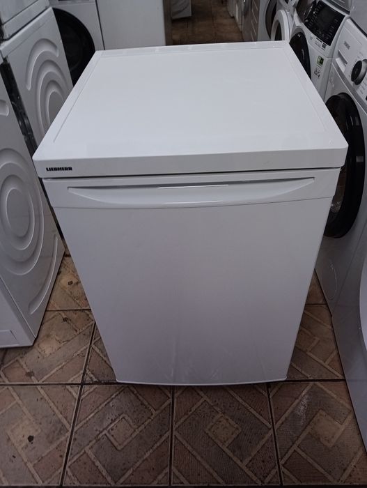 Като нов малък хладилник с вътрешна камера Liebherr  с две години гаранция!