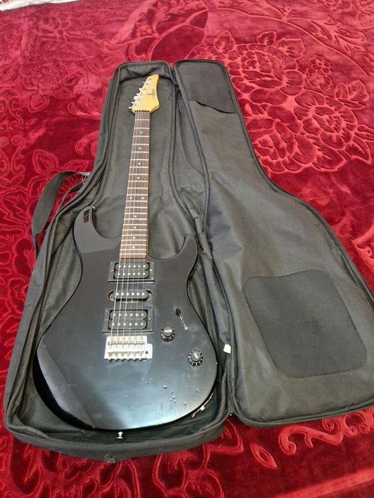 Chitara yamaha  erg 121c