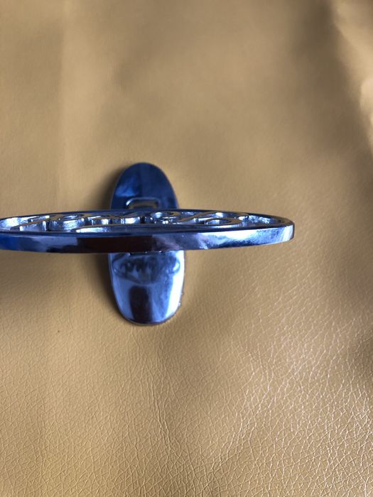 Эмблема на капот Ford