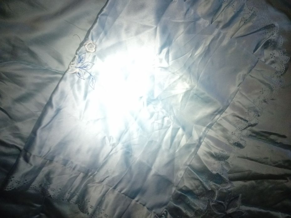 Продам новое одеяло,две наволочки