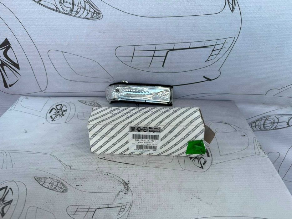 Semnalizare Oglindă Dreaptă Fiat Doblo 2010 / 2010-2022 Cod OEM 71765377 (5G2)