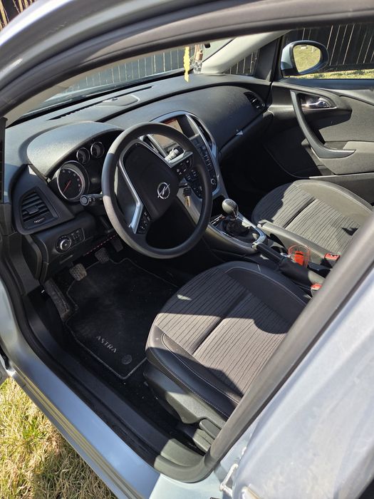 Opel astra j sedan 1.4 turbo