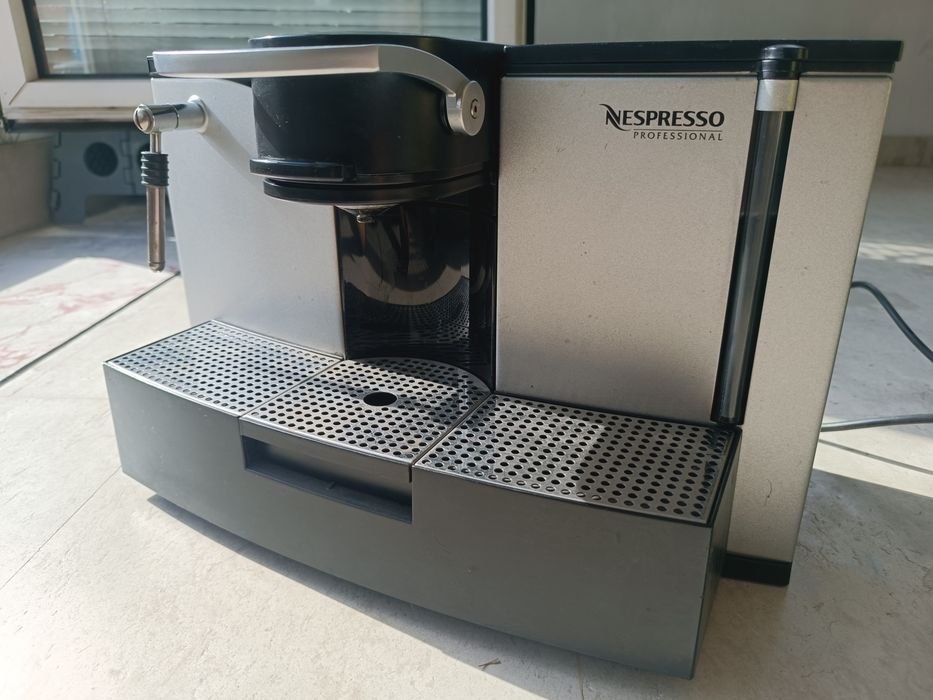 Професионална Кафе машина Nespresso ES 100 PRO capsule