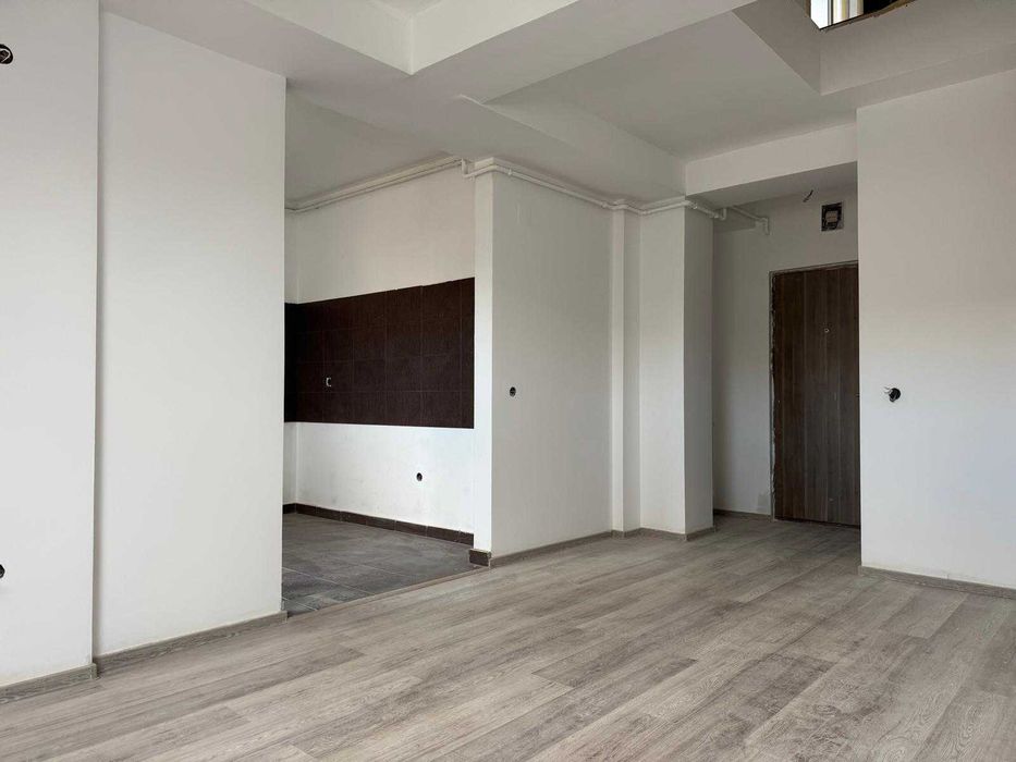 Vand apartament la parter, zona Tractorul-Brasov