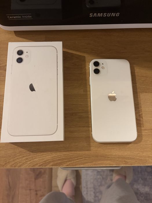Продавам IPOHE 11 бял