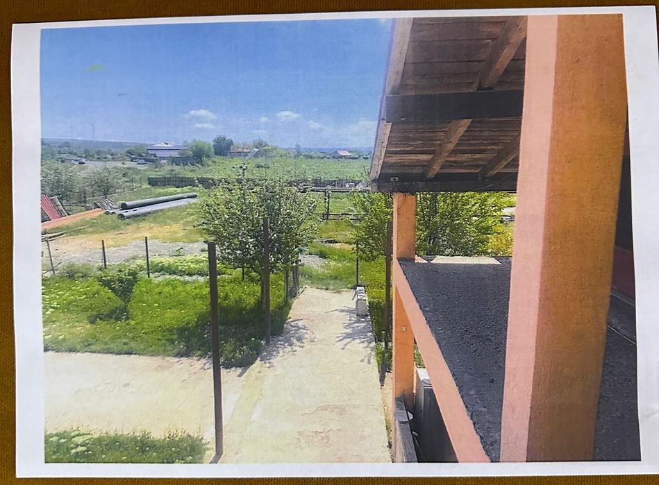 Vând casă și teren