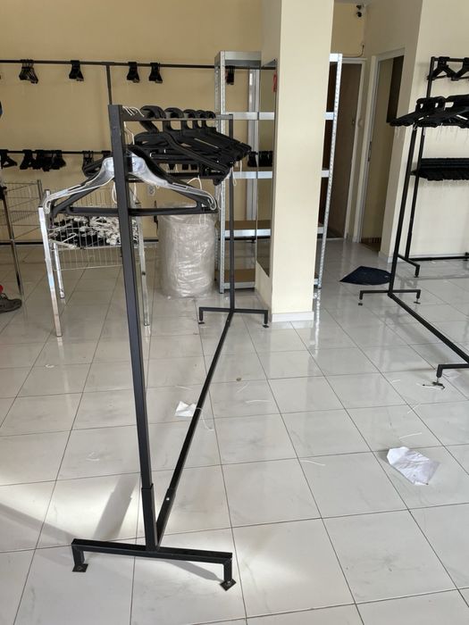 Щендери за дрехи и бюра