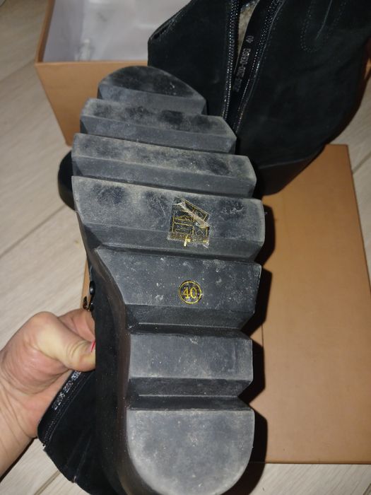 Продам ботильоны 40р