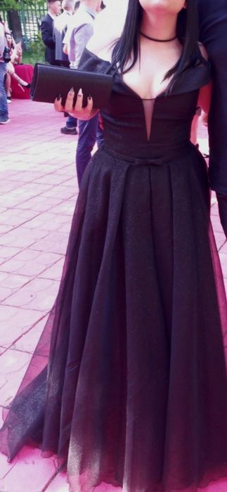 Бална рокля с паднали ръкави