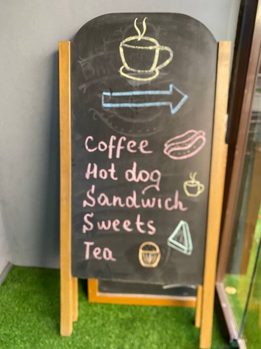 холодильник  бар барная стойка и доски