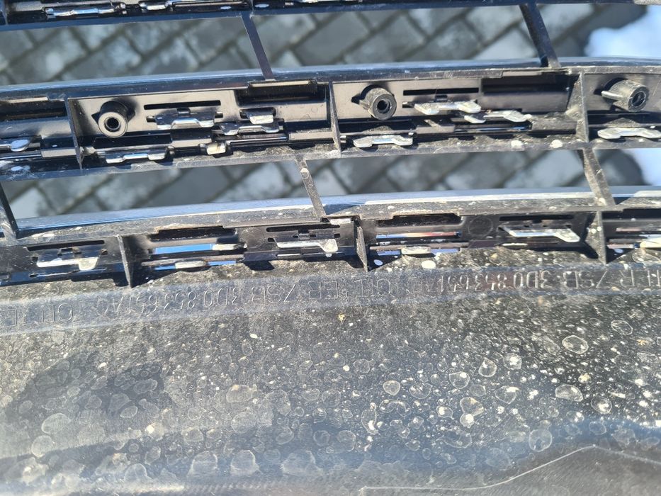 Grila centrala vw phaeton 2012