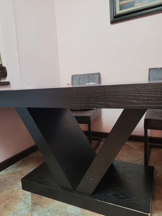 Продавам трапезна маса