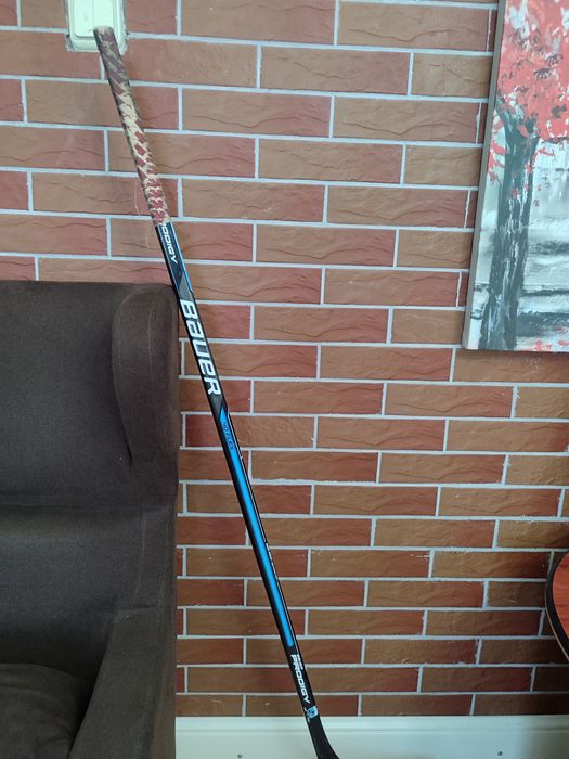 Продам клюшку бауер