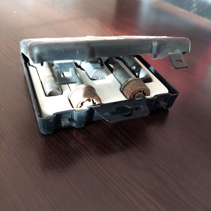 Секретни болтове 14мм/47мм Mercedes Gl, Ml, S class