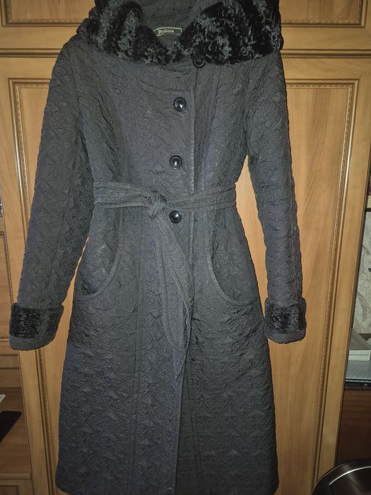 Продаю пальто на верблюжей шерсти