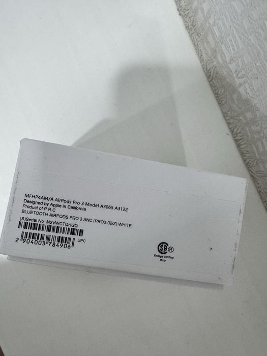 AirPods Pro 3    model: A3065  A3122