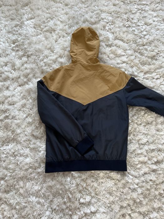 Jacheta/Geaca cu gluga impermeabila marimea S-M (ca noua)