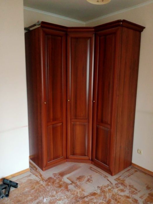Шкаф угловой кровать спальни