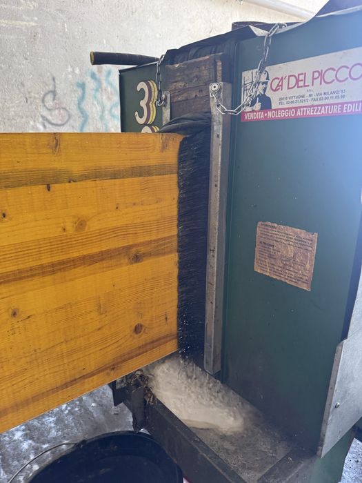 Masina de curatat panouri doka de inchiriat