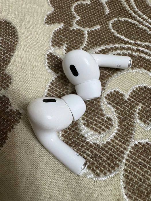 Продам оригинальные airpods pro 2 с lighting