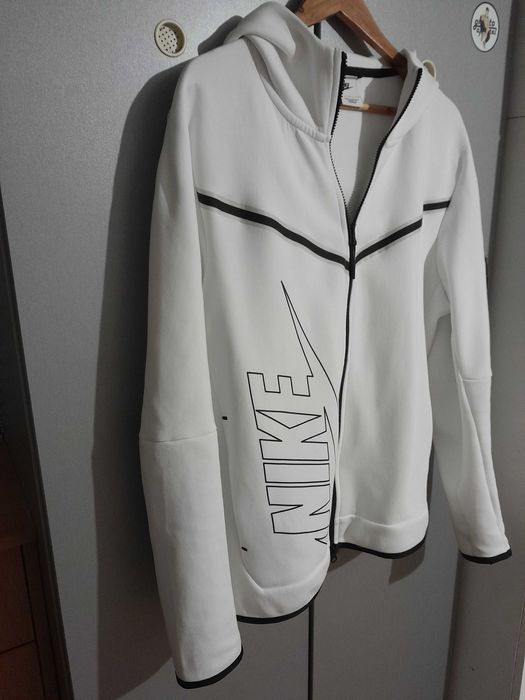 Мъжки суичър - "Nike Tech Fleece"