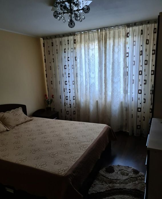 Apartament 3 camere decomandat.