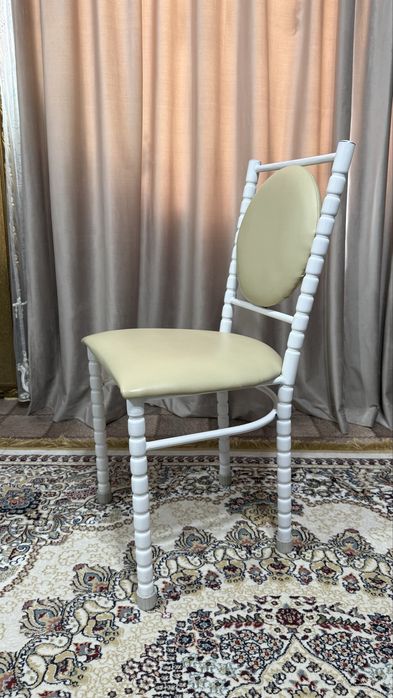 Стулья прочные удобные