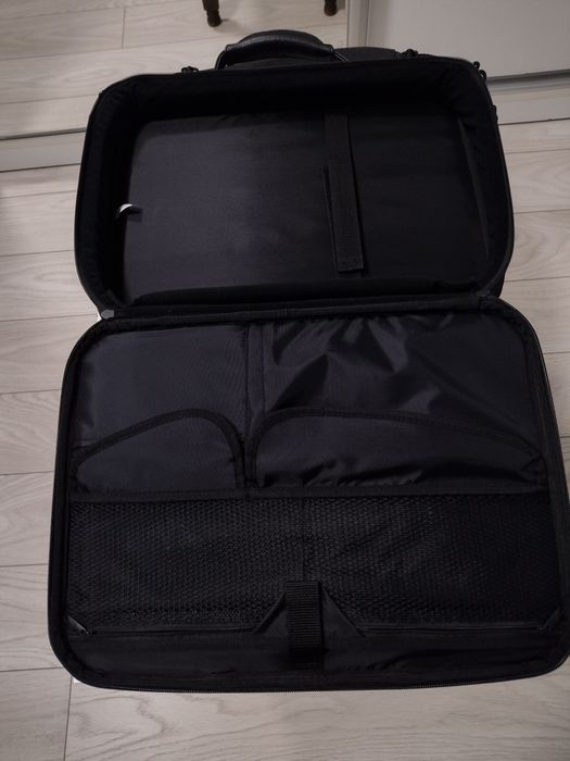 geantă laptop firma Case Logic