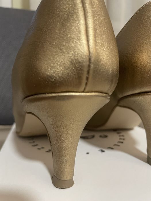 Vand pantofi eleganti, nr. 38, facuti la comanda pe site-ul Gazzelle.