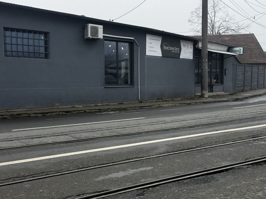 DE ÎNCHIRIAT,  spatiu comercial 200 mp . Str. Cocorilor Arad.
