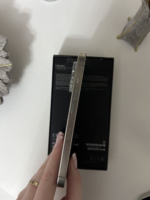 iphone 15 pro Natural Titanium