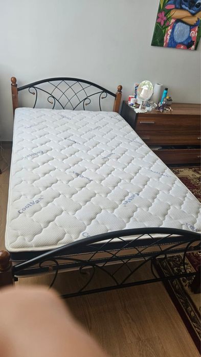 Продам кровать с матрасом