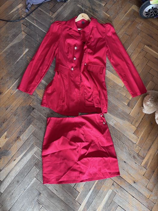 Чисто нови рокли и горница