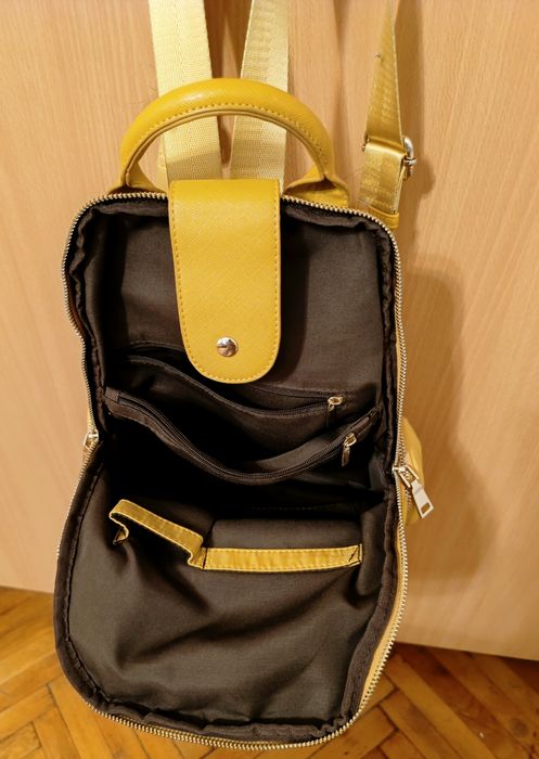 Дамска чанта – раница, цвят горчица