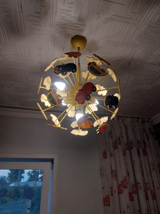 Продам люстру в хорошем состоянии