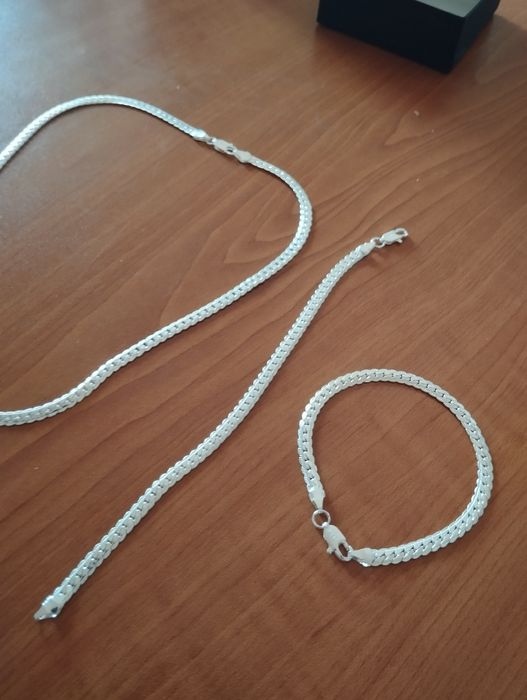 Vând lanț și două brățări