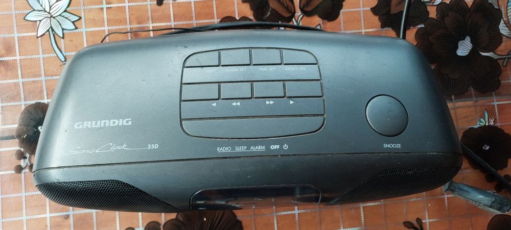 Vând radio Grundig sonoclock 350