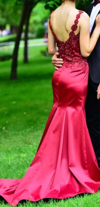 Абитуриентска рокля