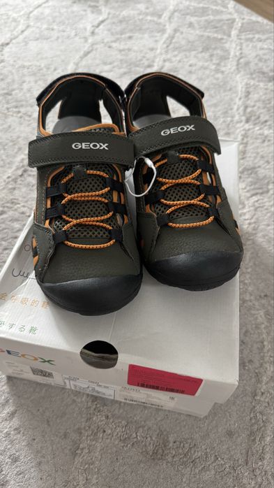 Сандали новые на мальчика