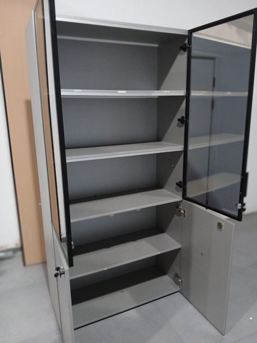 Шкаф 2дв.со стекл дверями