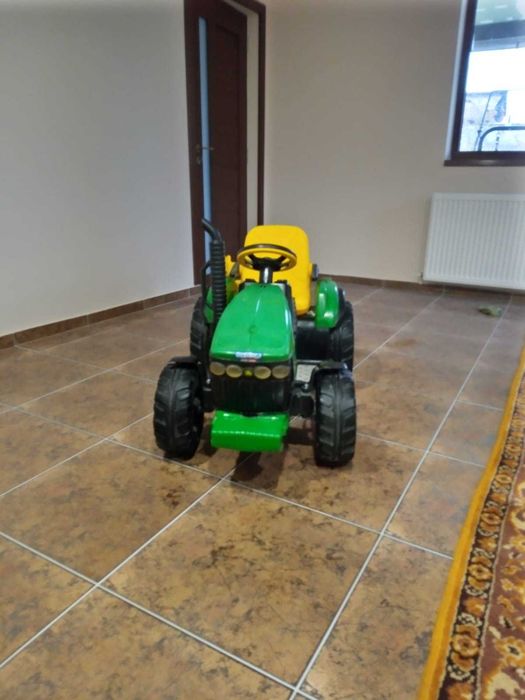 Tractoras JD Ground Force w trailer Peg Perego