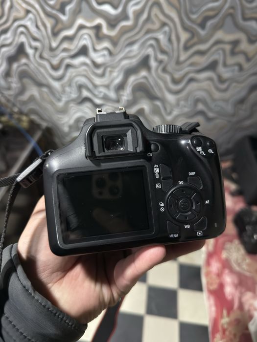 Canon EOS 4000D oparat sotaman