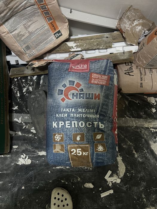 Продам клей плиточный разные
